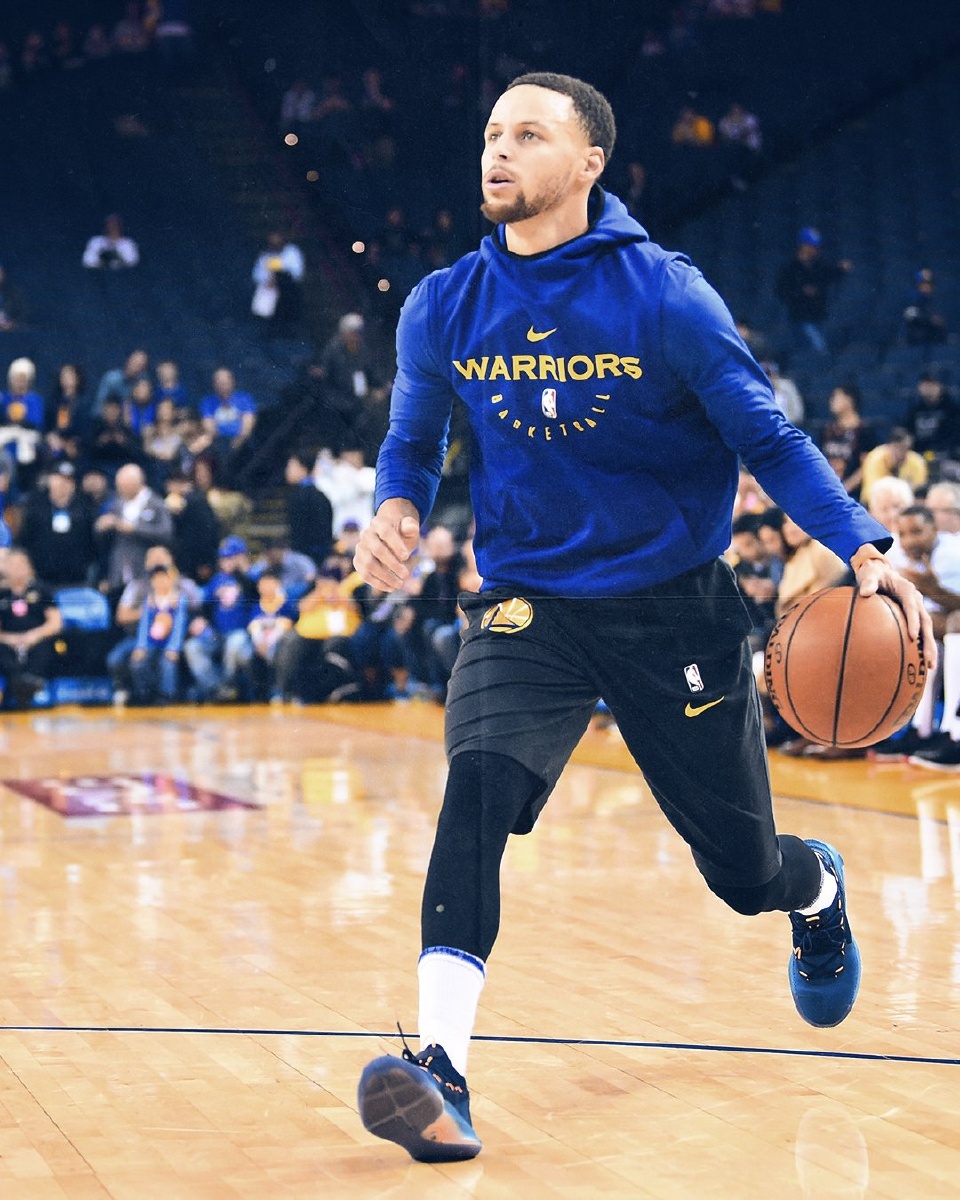 而是用反手 而是用反手